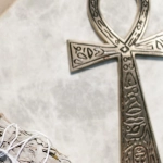 Тайные символы слота Cleocatra с египетскими иероглифами