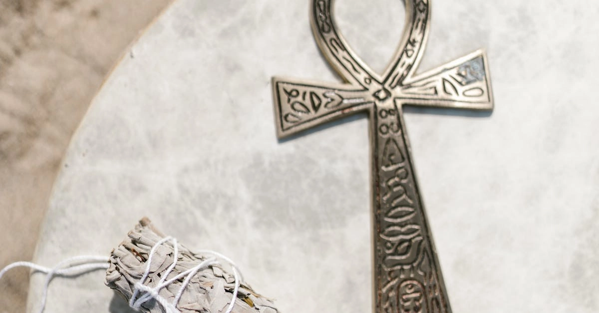 Тайные символы слота Cleocatra с египетскими иероглифами